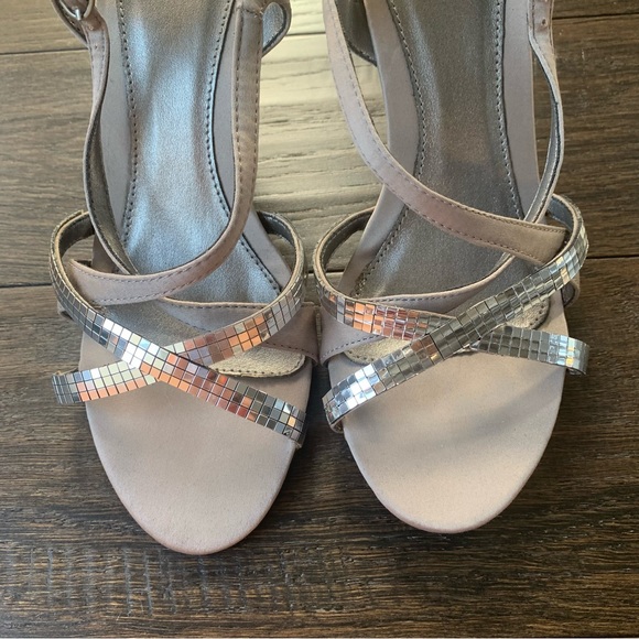 Cause & Effect Size 6.5 Silver 3 Inch Heels - Picture 4 of 13
